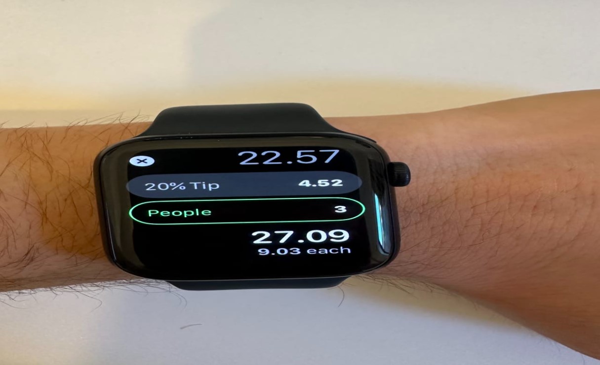 How to Use Your Apple Watch to Calculate Tip and Split the Check