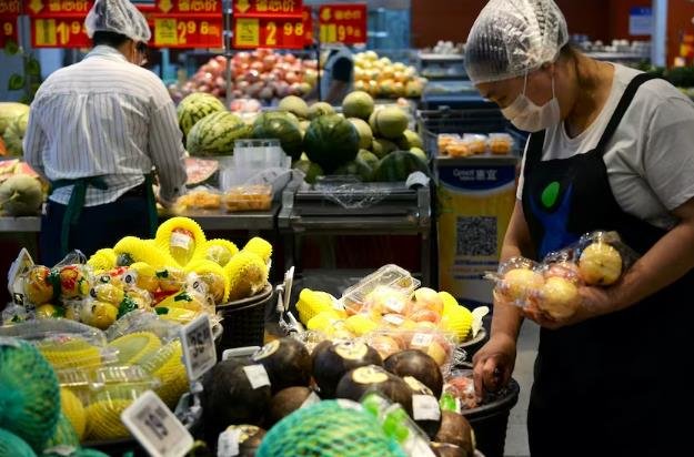 China Faces Deflation Risk as Consumer Prices Fall for First Time in Two Years