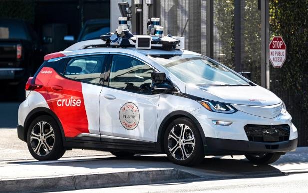 San Francisco’s self-driving car wars intensify after Cruise meltdown