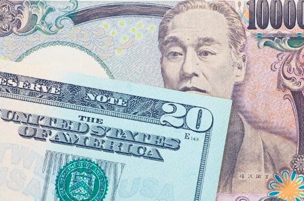 USD/JPY Faces Intervention Risk as Yen Weakens to 9-Month Low