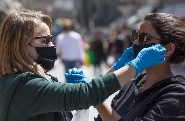 Health Ministry urges at-risk Israelis to wear masks indoors during High Holidays