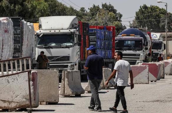 Israel suspends Gaza exports after explosives smuggling attempt