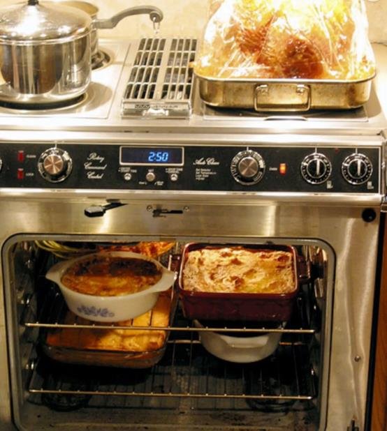 How to Make the Most of Your Oven Space When Cooking