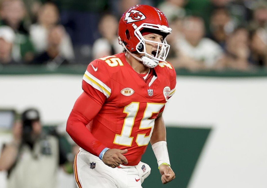 Patrick Mahomes sets TD record as Chiefs hold off Jets with Taylor Swift and Aaron Rodgers watching on