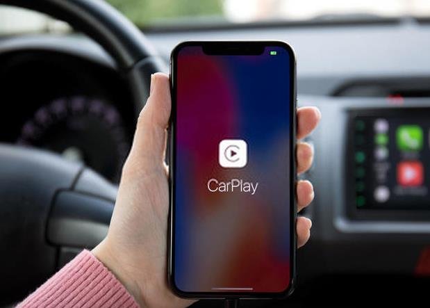 iPhone 15 users face CarPlay connectivity issues due to USB-C cables