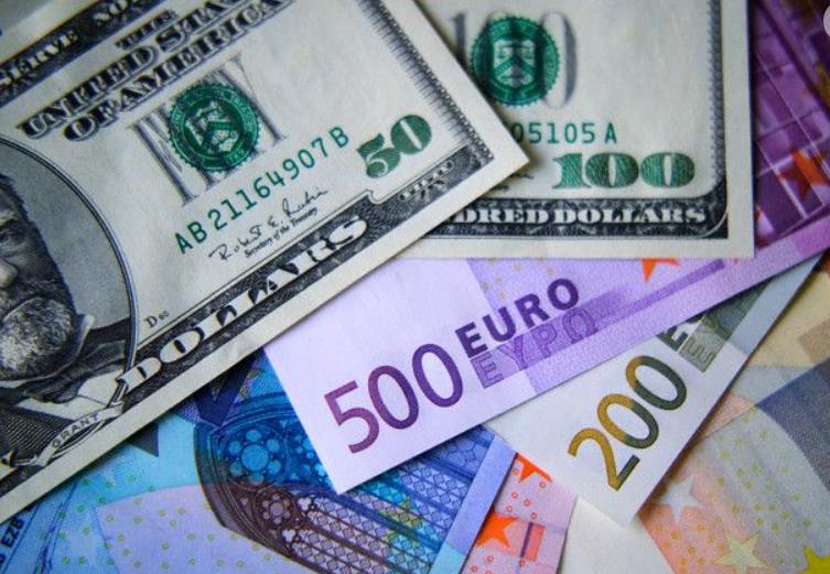Euro hits 16-month high as Fed rate cut bets weigh on dollar