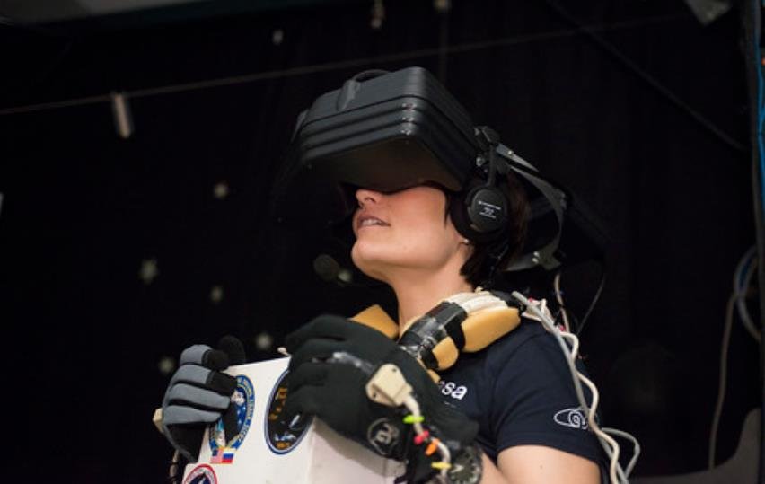 Virtual reality brings nuclear and particle physics to life