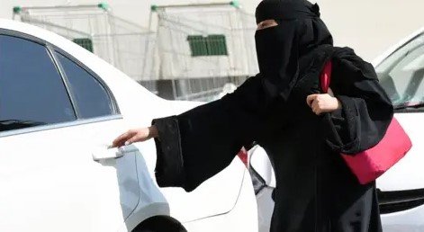 Saudi human rights activists rally court Riyadh