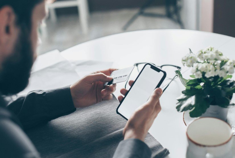 online banking fintech smartphone