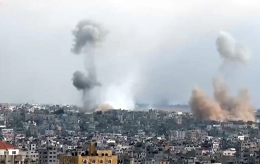 smoke rises israeli airstrike