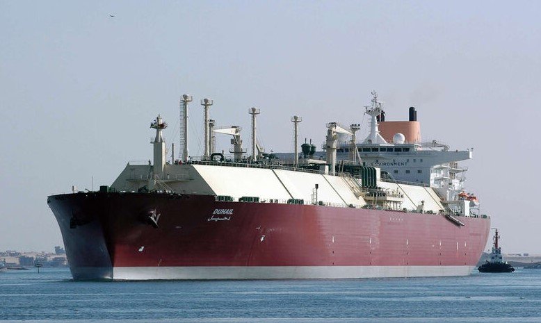 liquefied natural gas tanker in egypt port