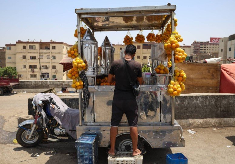 cairo summer heat street vendors