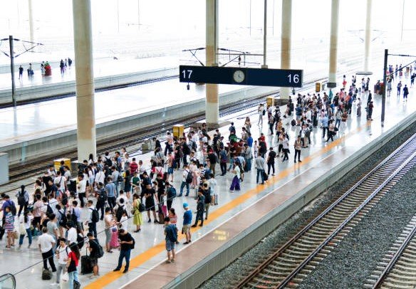 train station crowd