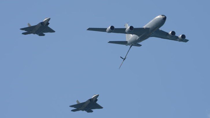 military aircraft refueling