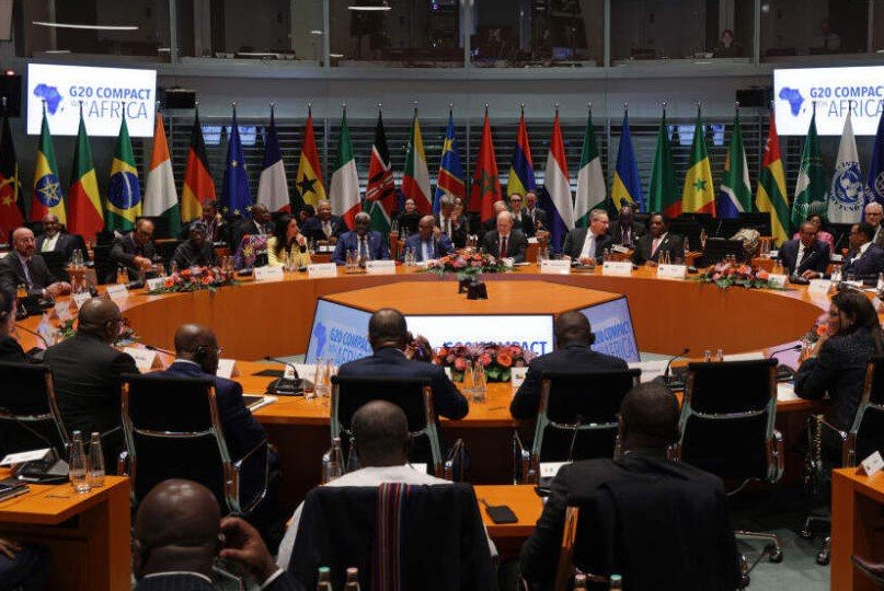 international diplomacy meeting