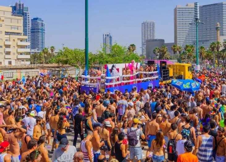 tel aviv park gathering