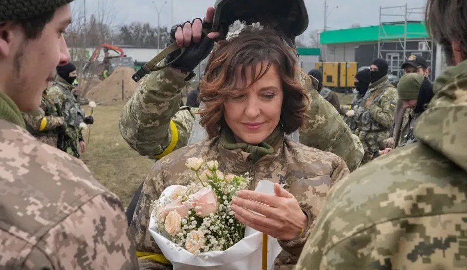 Ukrainian wounded soldiers climb Mount Kilimanjaro