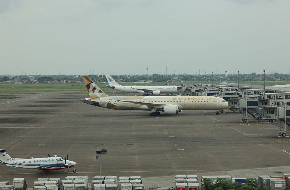 Middle East Travel in Chaos as Airspace Closes and Flights Cancel