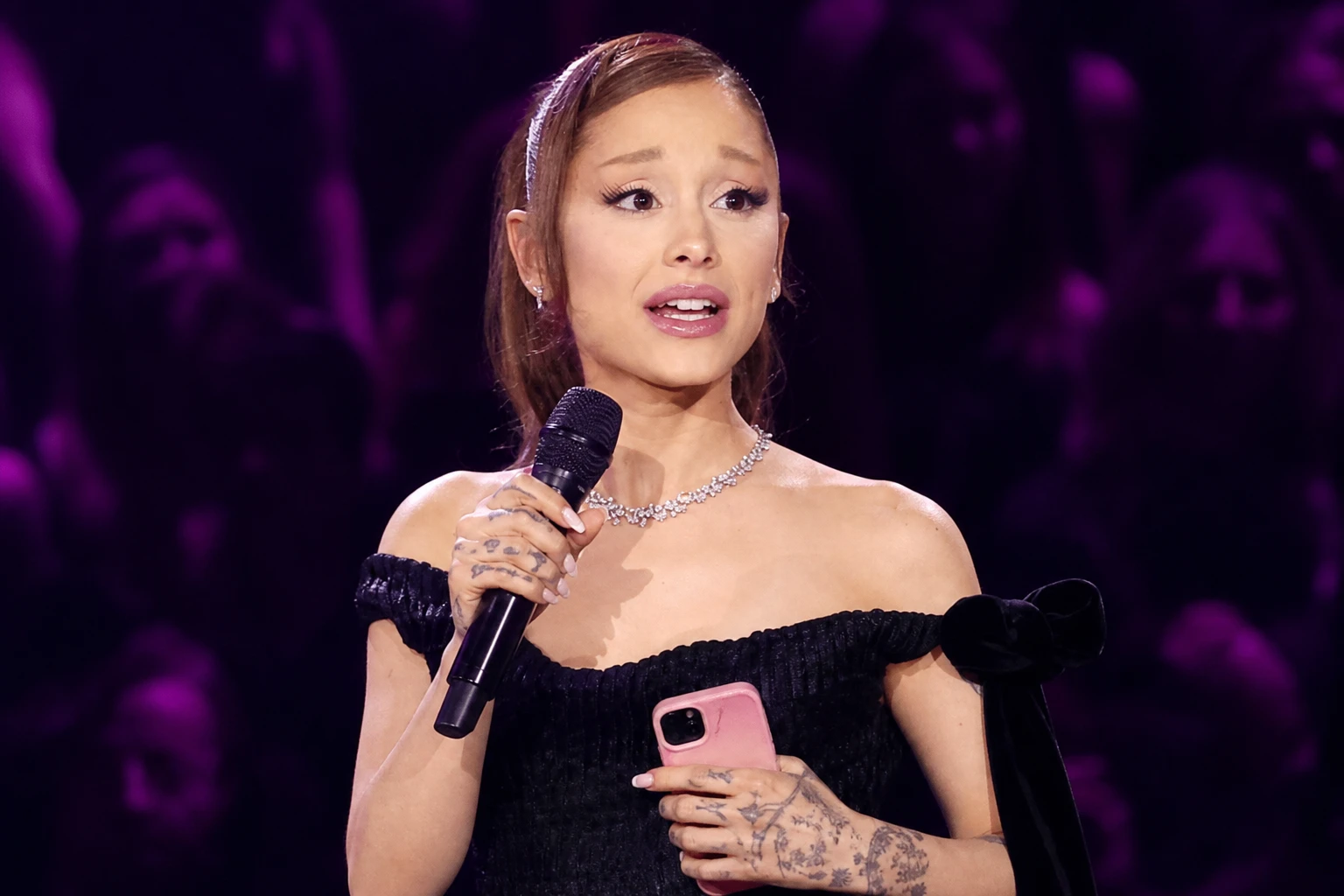 Ariana Grande emotional Chicago concert hiatus speech stage