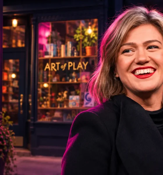 Kelly Clarkson Art of Play $15000 singing bird feud