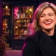 Kelly Clarkson Art of Play $15000 singing bird feud